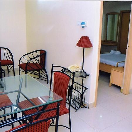 היידראבד Hotel Padmini Residency מראה חיצוני תמונה