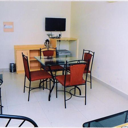 היידראבד Hotel Padmini Residency מראה חיצוני תמונה
