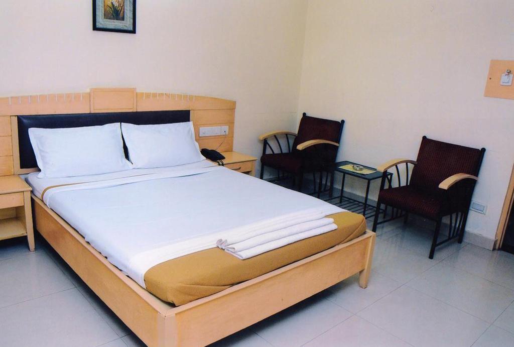 היידראבד Hotel Padmini Residency מראה חיצוני תמונה
