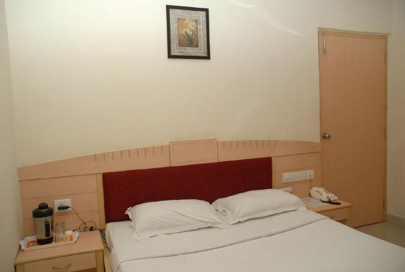 היידראבד Hotel Padmini Residency מראה חיצוני תמונה