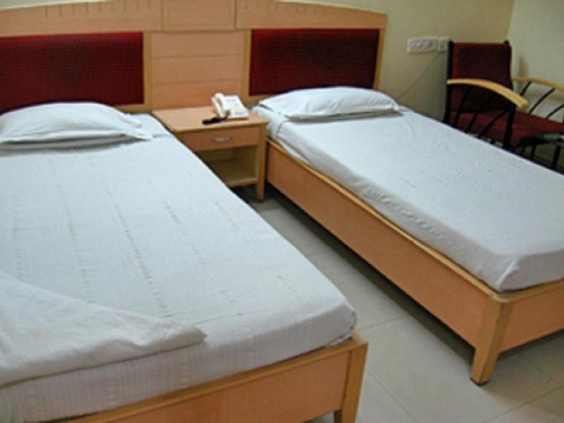 היידראבד Hotel Padmini Residency מראה חיצוני תמונה